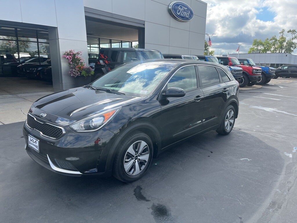 Used 2018 Kia Niro FE with VIN KNDCB3LC6J5158782 for sale in Willowbrook, IL