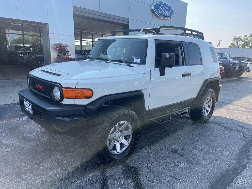 Used 2014 Toyota FJ Cruiser Base with VIN JTEBU4BF3EK180278 for sale in Willowbrook, IL