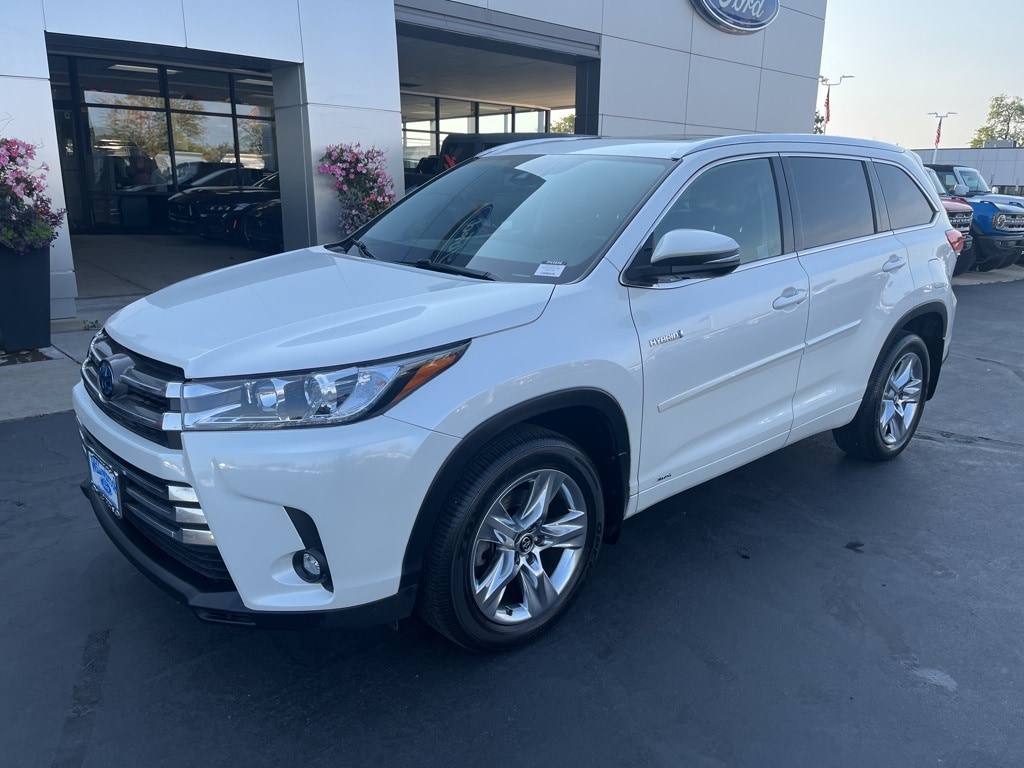 Used 2019 Toyota Highlander Limited with VIN 5TDDGRFH1KS052459 for sale in Willowbrook, IL