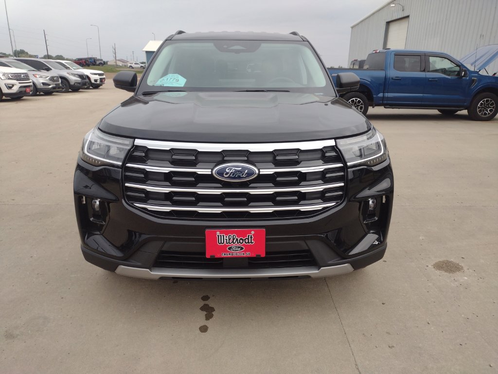 2025 Ford Explorer photo 3