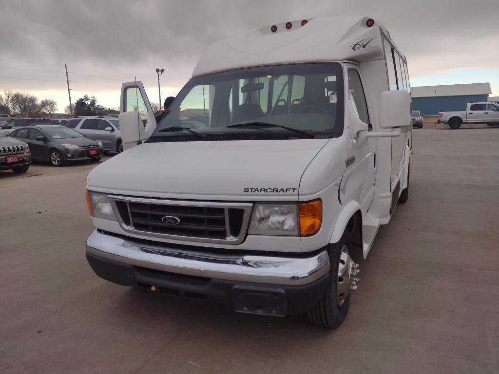 2006 Ford E-350 photo 2