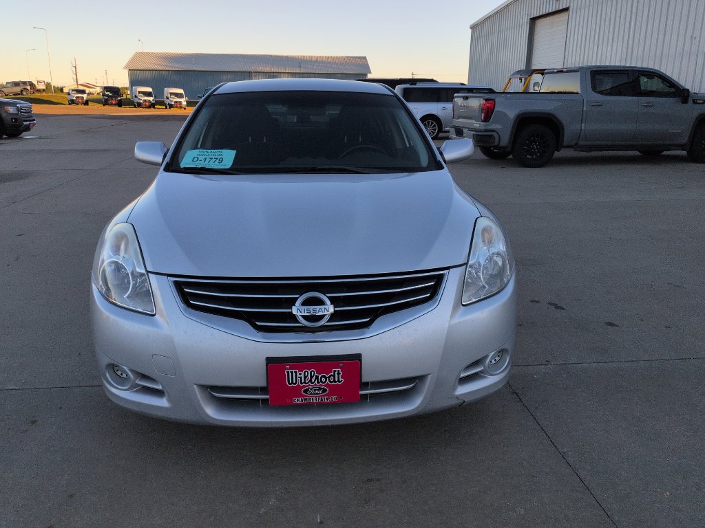2010 Nissan Altima 2.5 S photo 2