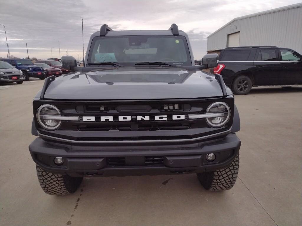 2024 Ford Bronco Outer Banks photo 3