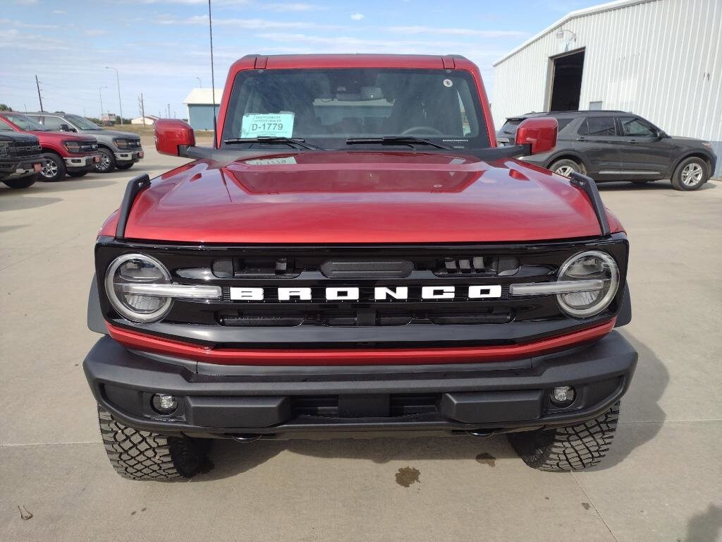 2024 Ford Bronco Outer Banks photo 3