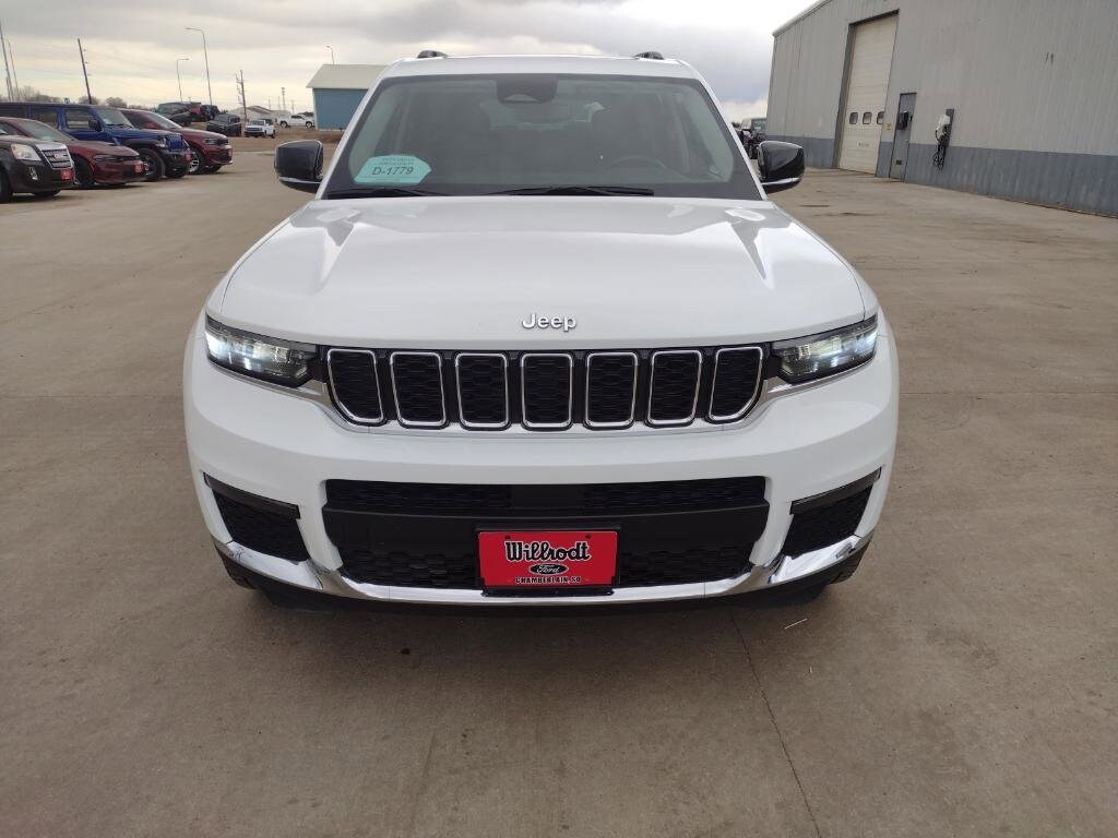 2021 Jeep Grand Cherokee L photo 3