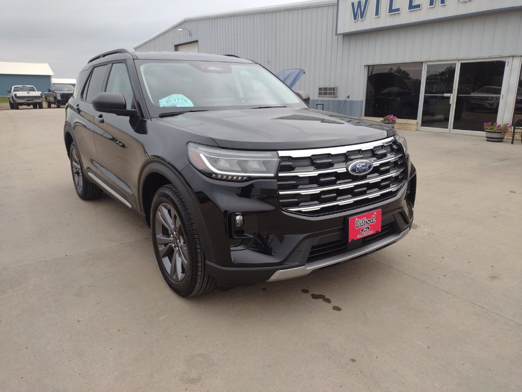 2025 Ford Explorer photo 4