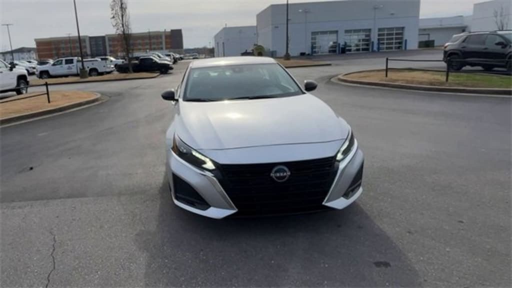 Used 2024 Nissan Altima 2.5 SV