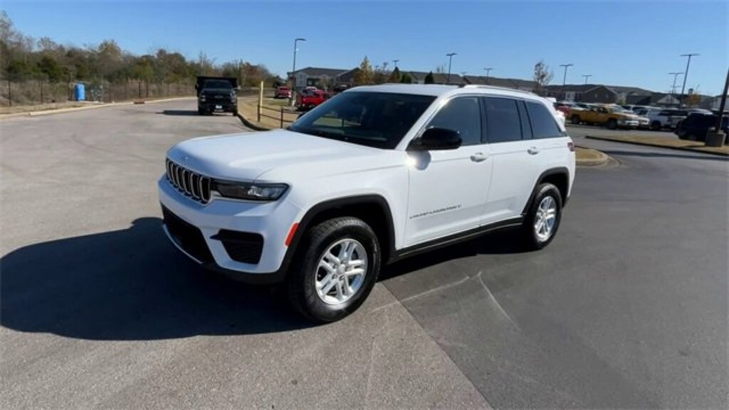 Used 2023 Jeep Grand Cherokee Laredo