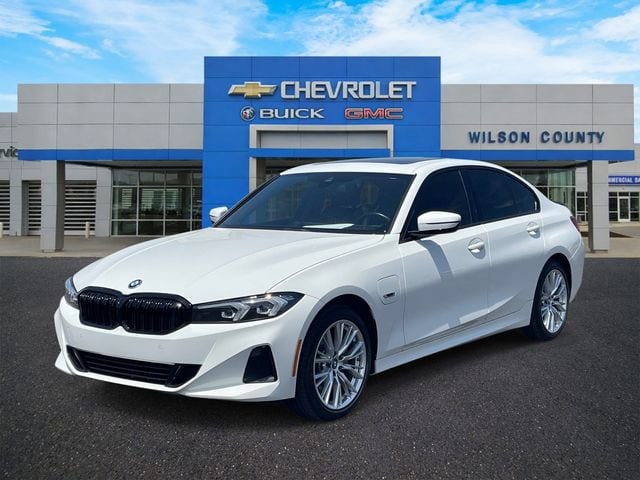 2023 BMW 3 Series 330e xDrive Sedan's photo