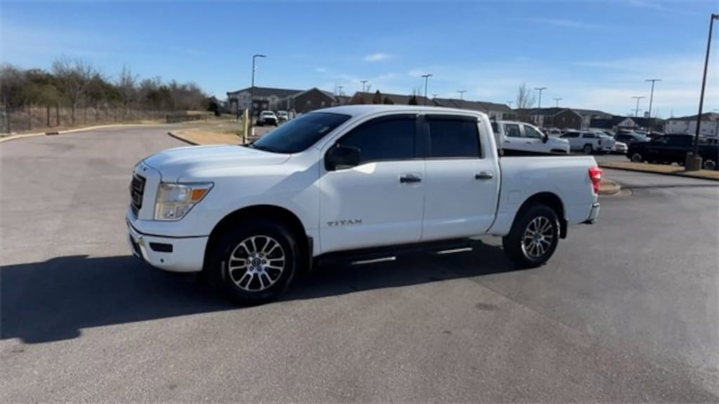 Used 2024 Nissan Titan Crew Cab SV 4x4 Truck
