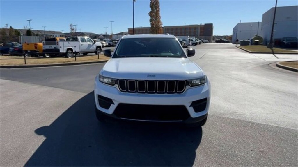 Used 2023 Jeep Grand Cherokee Laredo