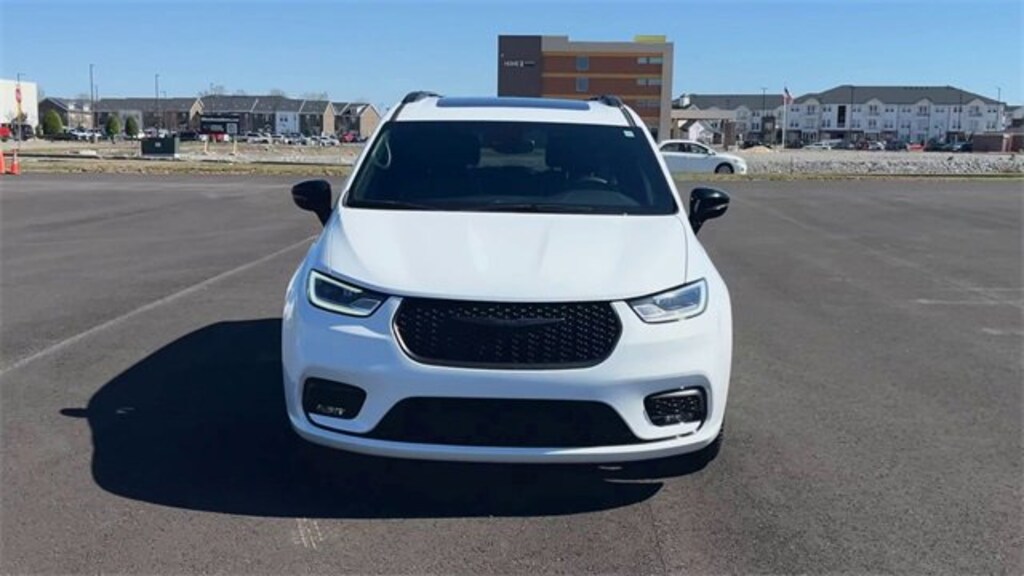 Used 2025 Chrysler Pacifica Limited