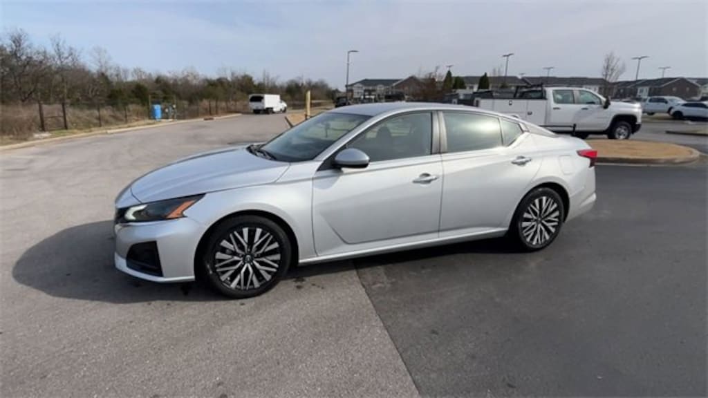 Used 2023 Nissan Altima 2.5 SV