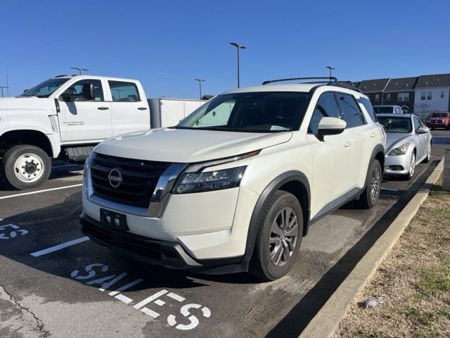 2024 Nissan Pathfinder SV's photo