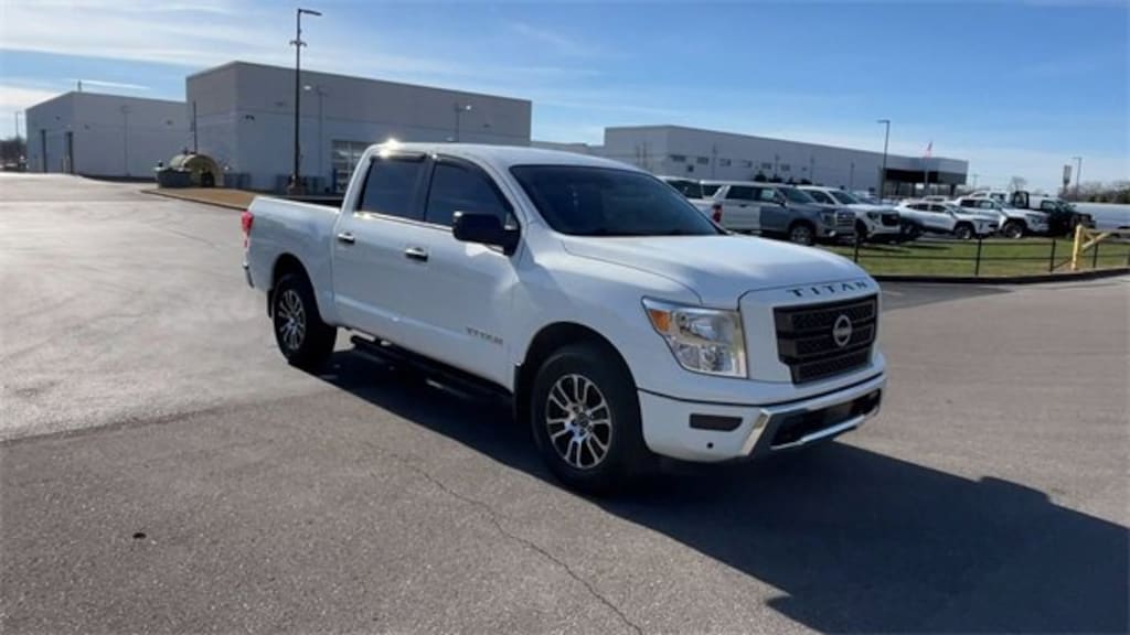 Used 2024 Nissan Titan Crew Cab SV 4x4 Truck