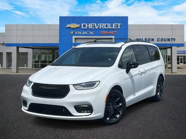 Used 2025 Chrysler Pacifica Limited