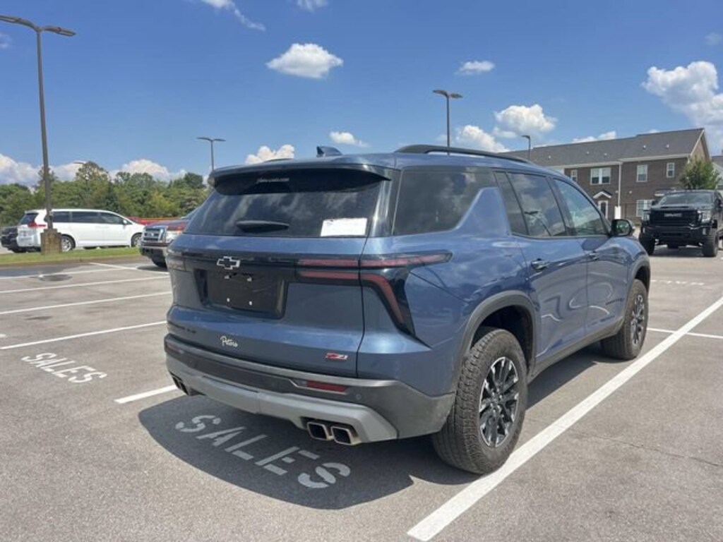 Used 2025 Chevrolet Traverse Z71 SUV