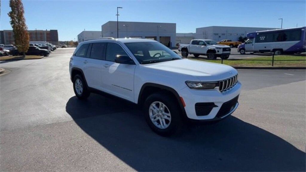 Used 2023 Jeep Grand Cherokee Laredo