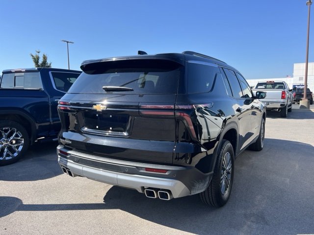 2025 Chevrolet Traverse photo 2