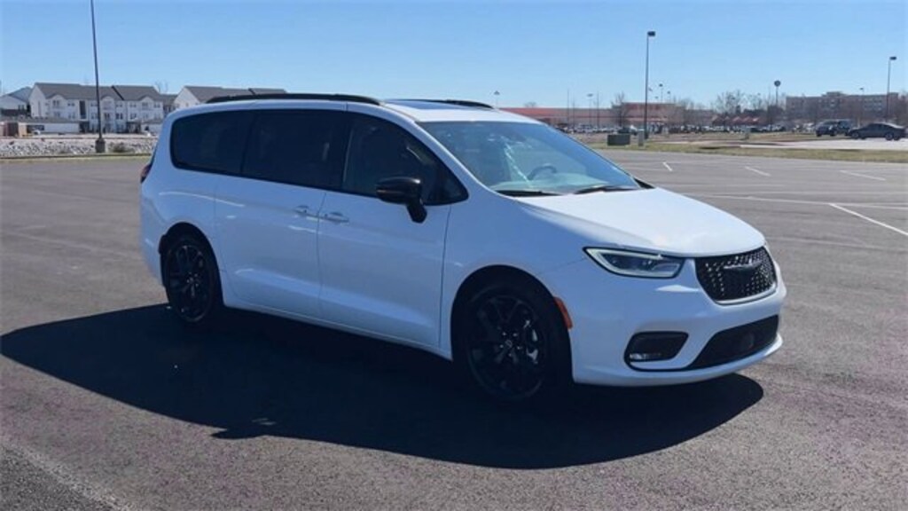 Used 2025 Chrysler Pacifica Limited