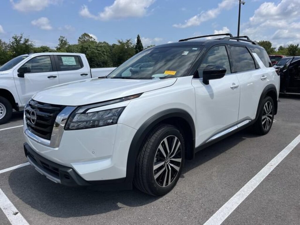 Used 2025 Nissan Pathfinder Platinum 4WD SUV