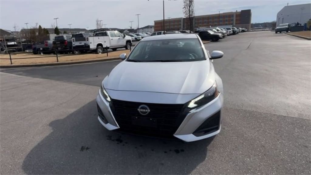 Used 2023 Nissan Altima 2.5 SV