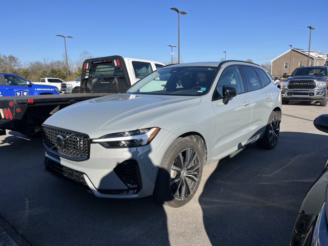 2024 Volvo XC60 Plus's photo