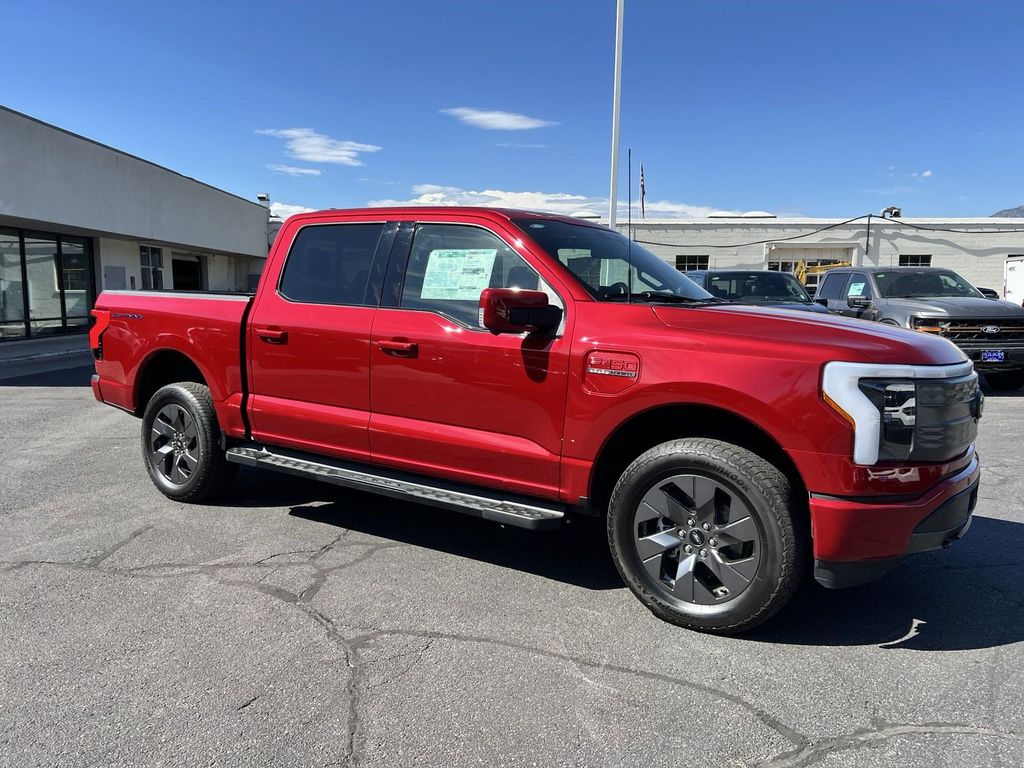 2023 Ford F-150 Lightning Lariat photo 2