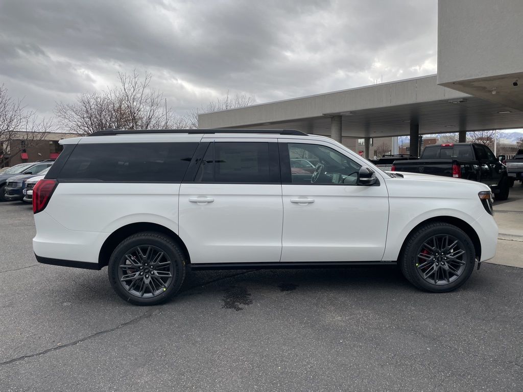 2025 Ford Expedition MAX Platinum photo 4