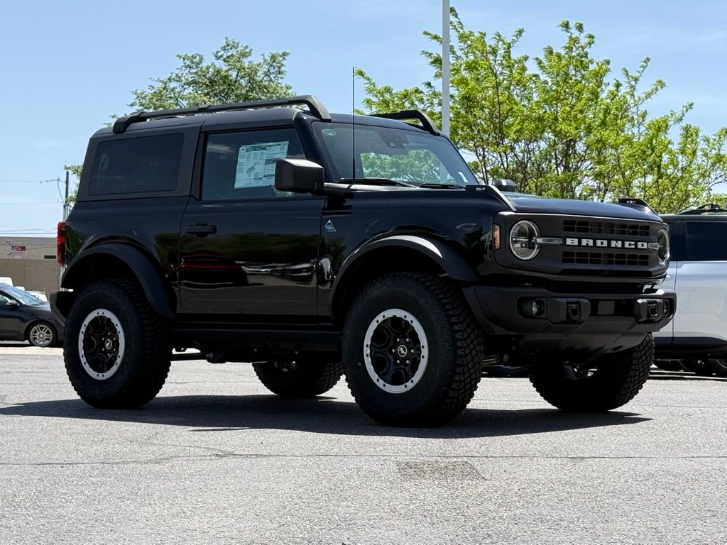 2024 Ford Bronco Black Diamond photo 3
