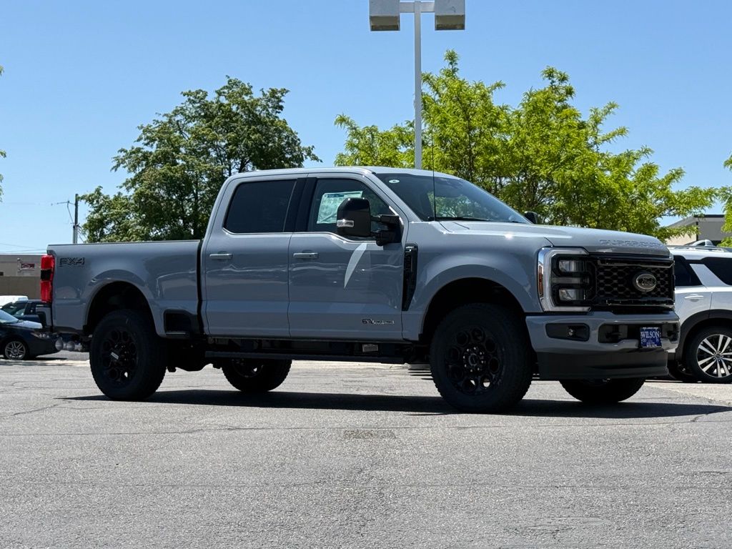 2025 Ford F-350 Lariat photo 3