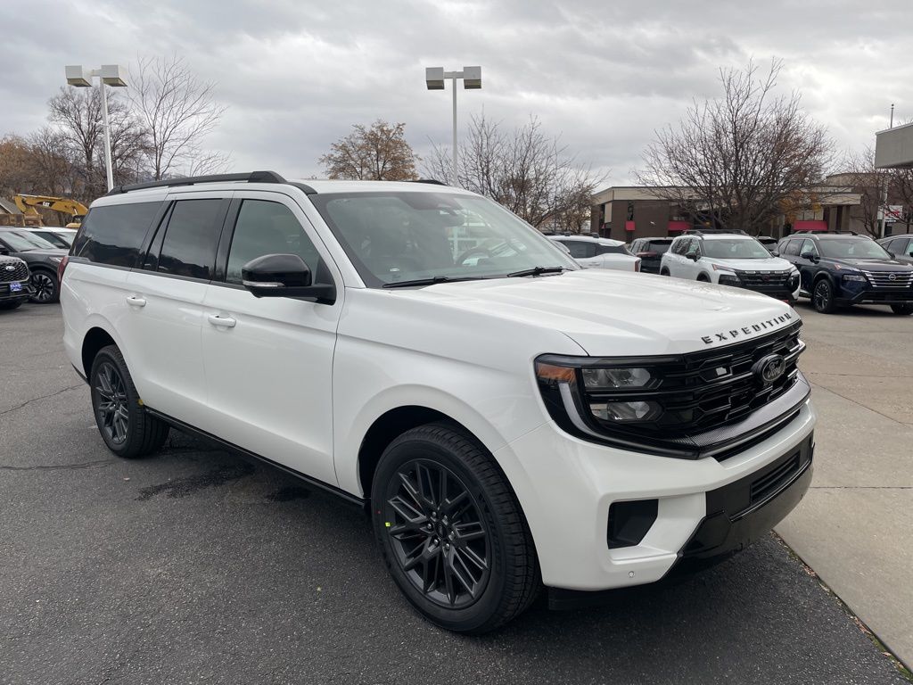 2025 Ford Expedition MAX Platinum photo 3