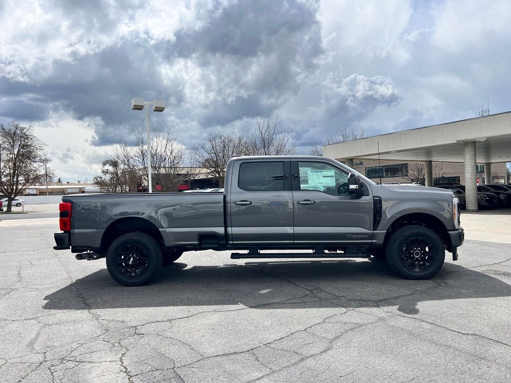 2025 Ford F-350 Lariat photo 4