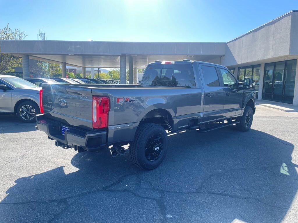 New 2026 Ford F-350 XL Truck Crew Cab