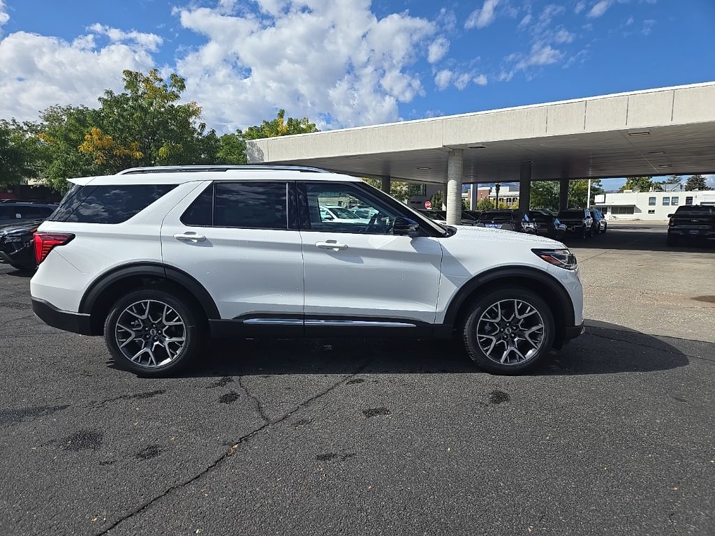 2025 Ford Explorer Platinum photo 4