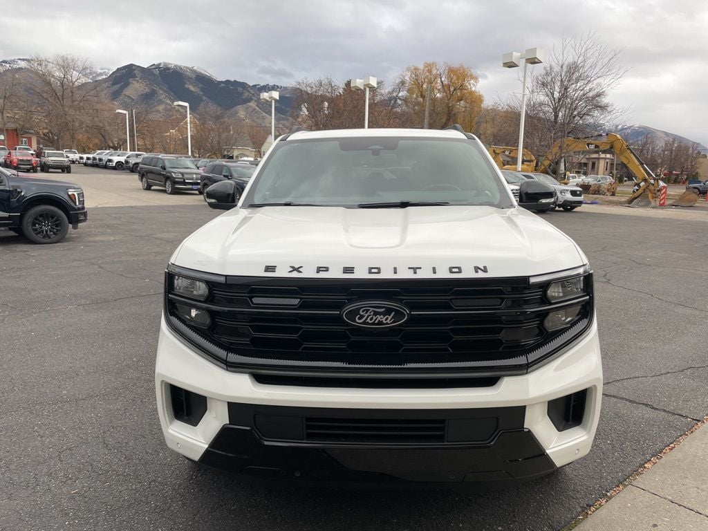 2025 Ford Expedition MAX Platinum photo 2
