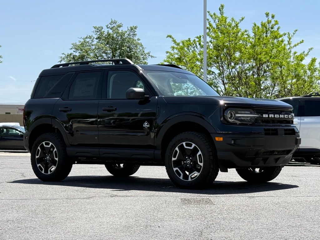 2024 Ford Bronco Sport Outer Banks photo 3