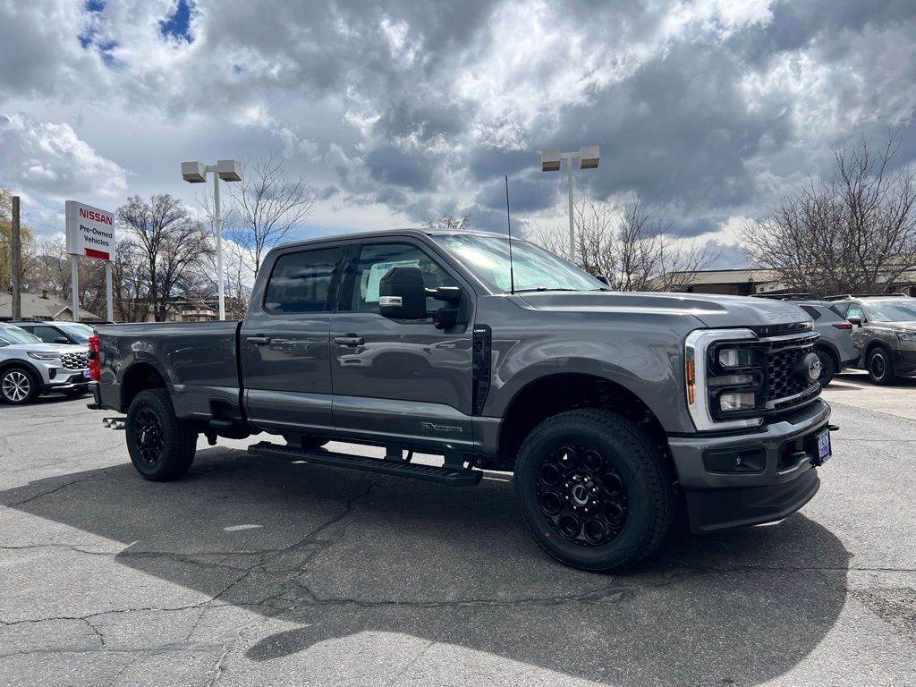 2025 Ford F-350 Lariat photo 3