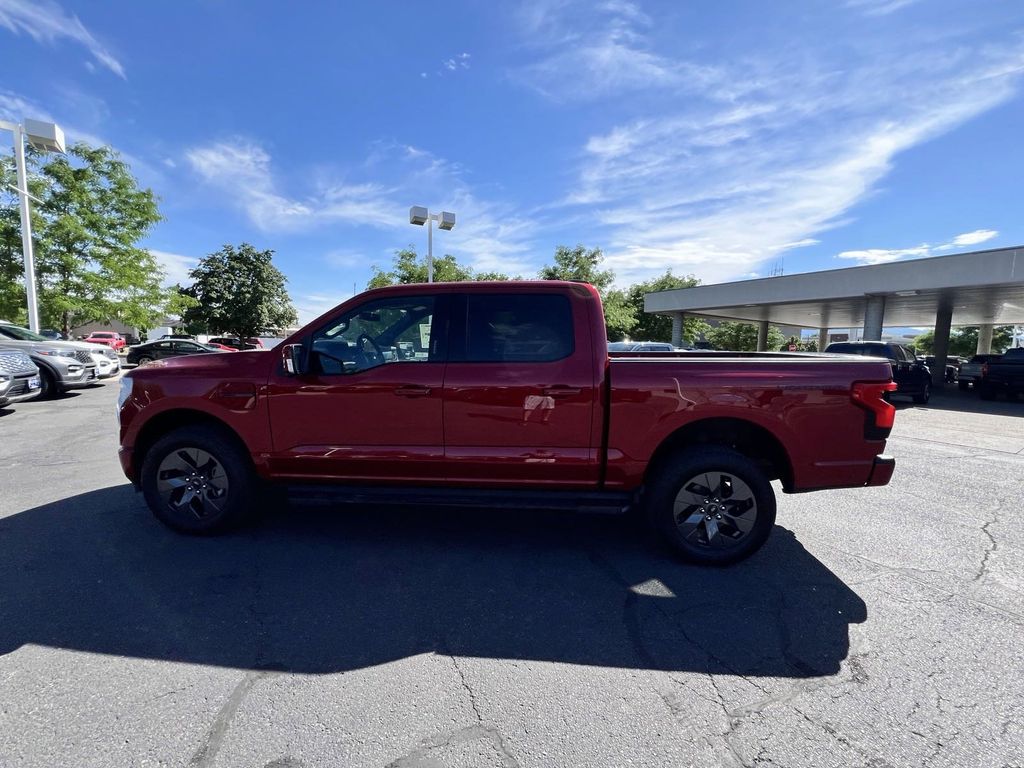2023 Ford F-150 Lightning Lariat photo 4