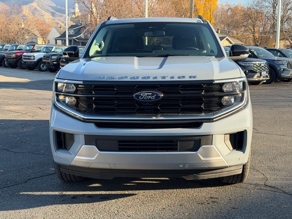 2025 Ford Expedition Platinum photo 2
