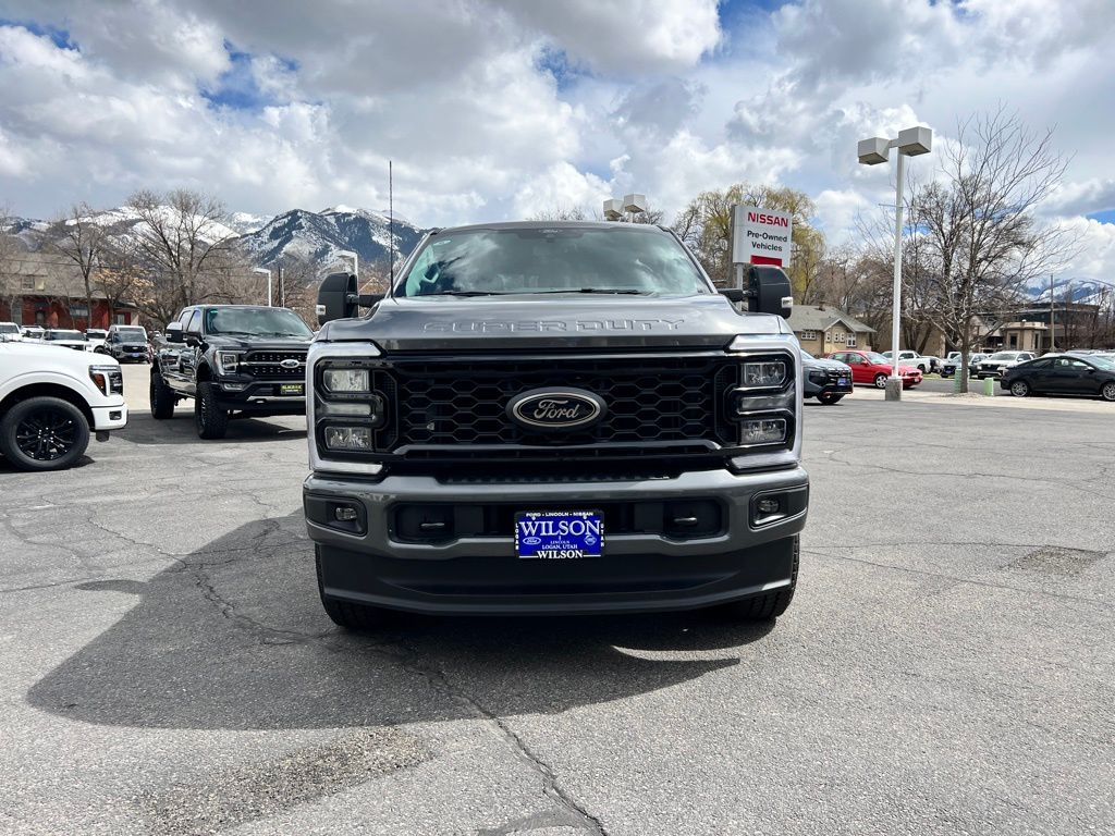 2025 Ford F-350 Lariat photo 2