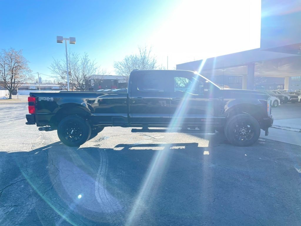 New 2026 Ford F-350 Lariat Truck Crew Cab