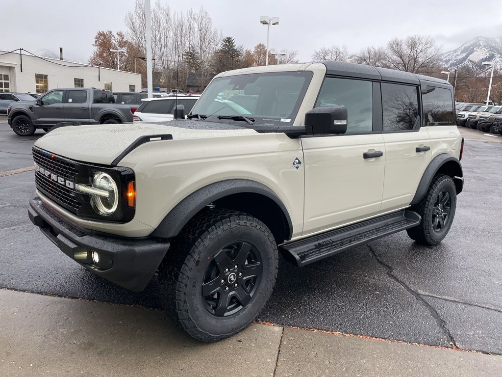 2025 Ford Bronco 4-Door Outer Banks's photo