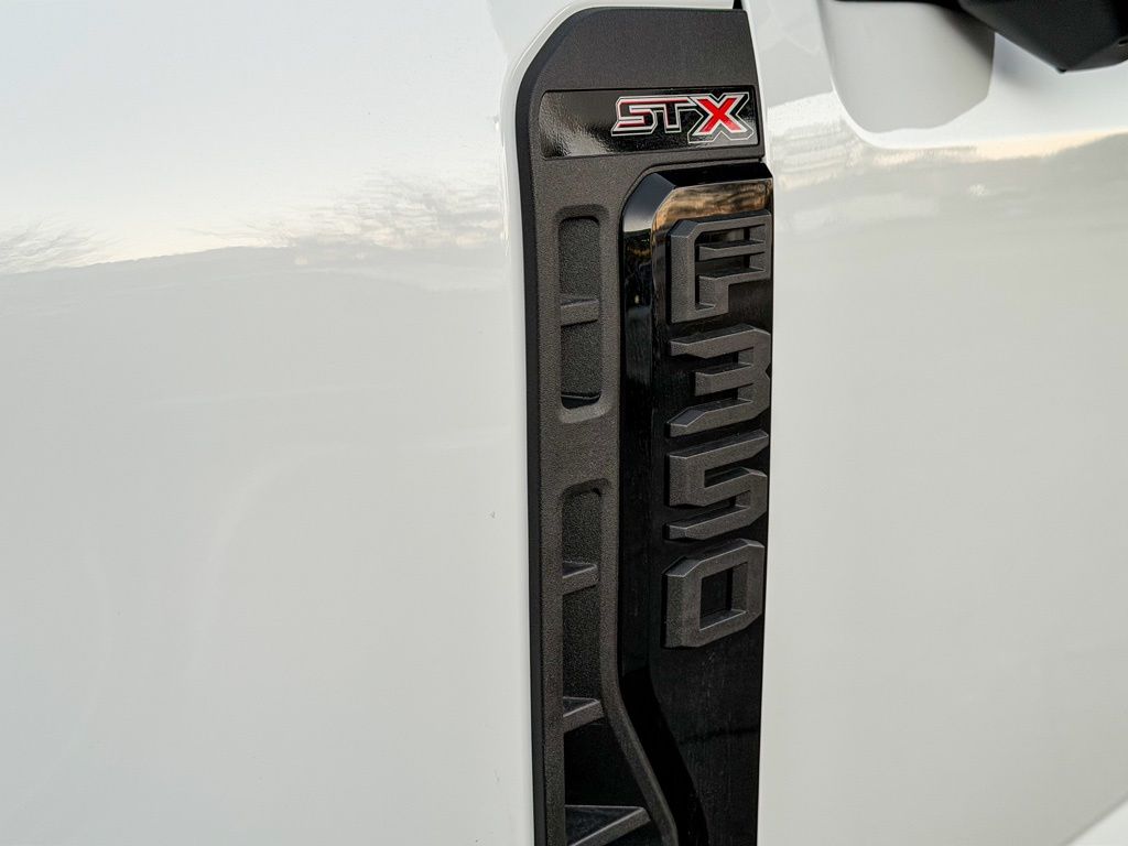 2026 Ford F-350 Super Duty XL - Photo 9