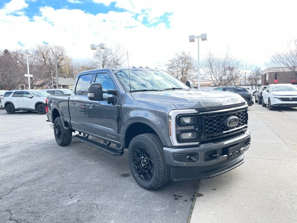 New 2026 Ford F-350SD Lariat Truck Crew Cab