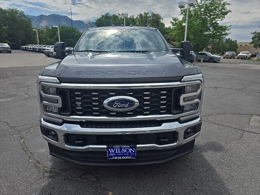 New 2026 Ford F-350SD Lariat Truck Crew Cab