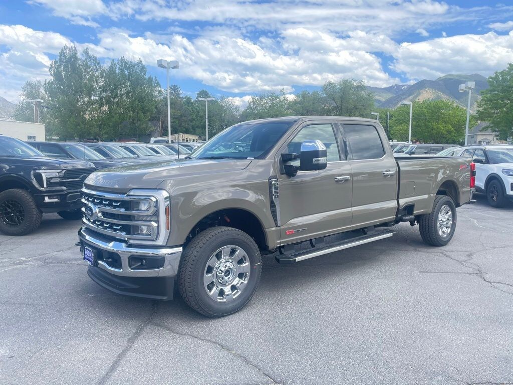 New 2026 Ford F-350SD Lariat Truck Crew Cab