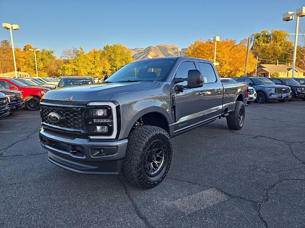 2025 Ford F-350 Super Duty Lariat's photo