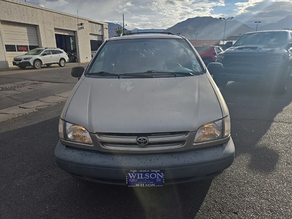 Used 2000 Toyota Sienna LE with VIN 4T3ZF13CXYU273570 for sale in Logan, UT