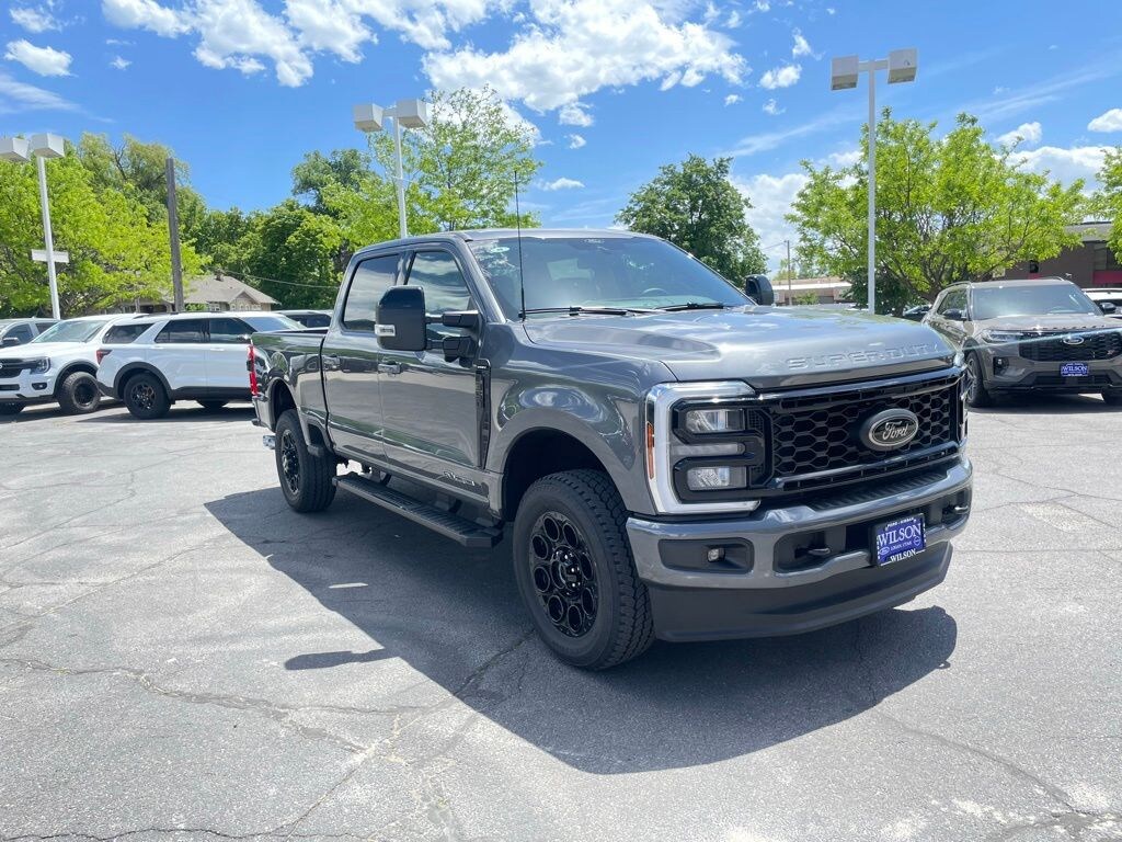 New 2026 Ford F-350SD Lariat Truck Crew Cab